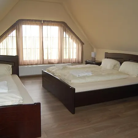 Ján Hotel